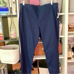 NWT Old Navy Fitted Women’s Cropped Slacks 18P